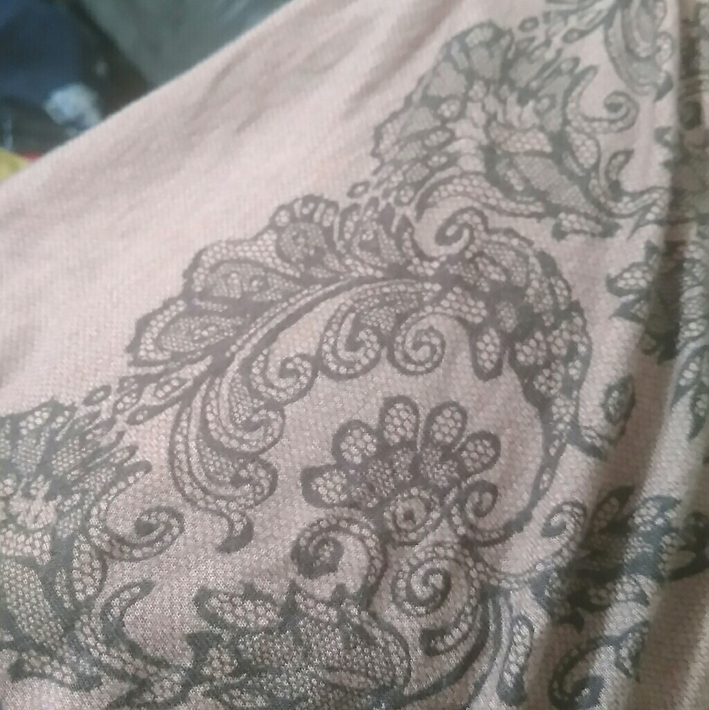 Lace Patterned Cold Shoulder Top - Picture 2 of 3
